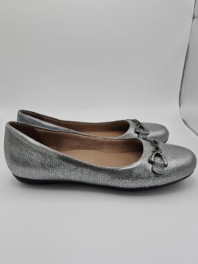 Naturalizer Maxwell Bit-Chain Flats silver scale size 9M